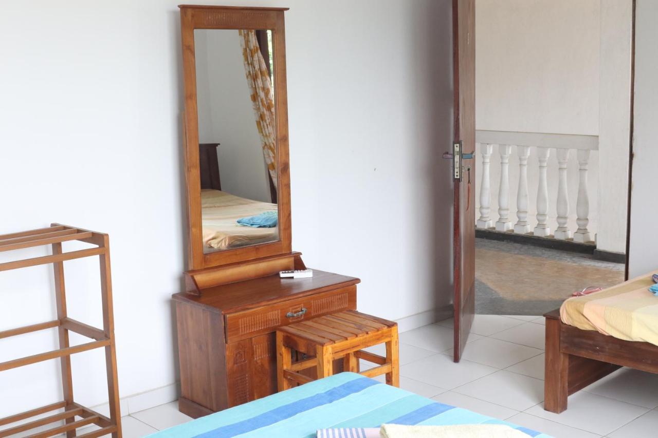 Long Beach Guest House Hikkaduwa Kültér fotó